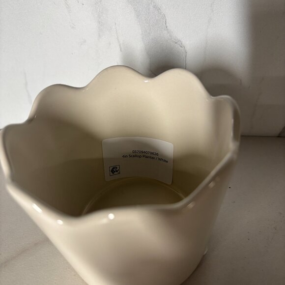 Mainstays Scallop Ceramic Planter White Pot – 4 Inch - Picture 3 of 4
